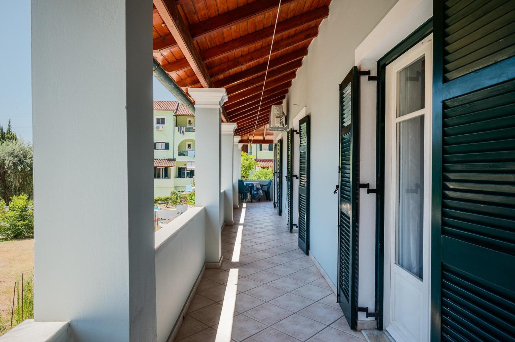 Vicky'S Apartments Agios Gordios  Exterior photo