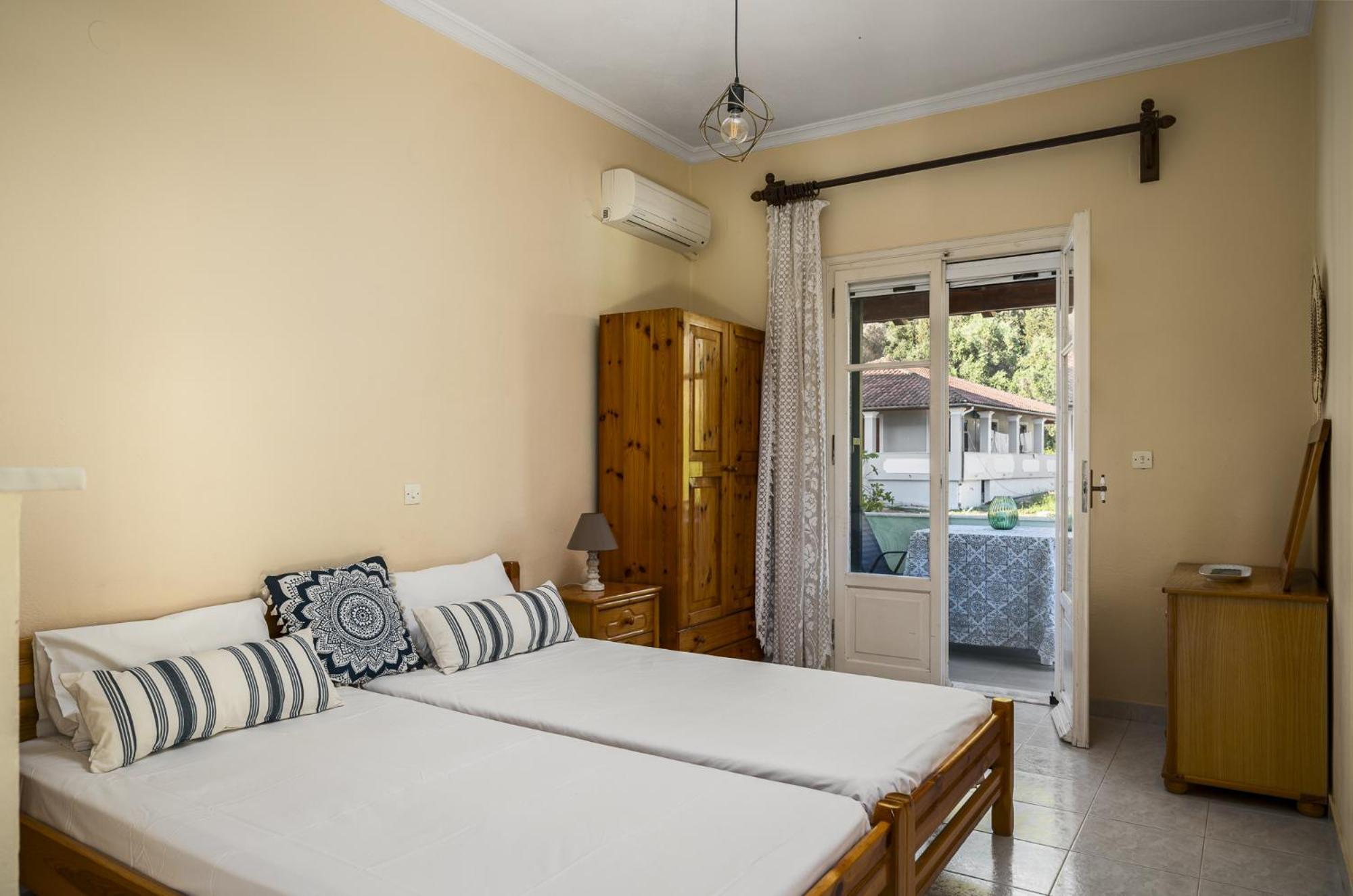Vicky'S Apartments Agios Gordios  Exterior photo